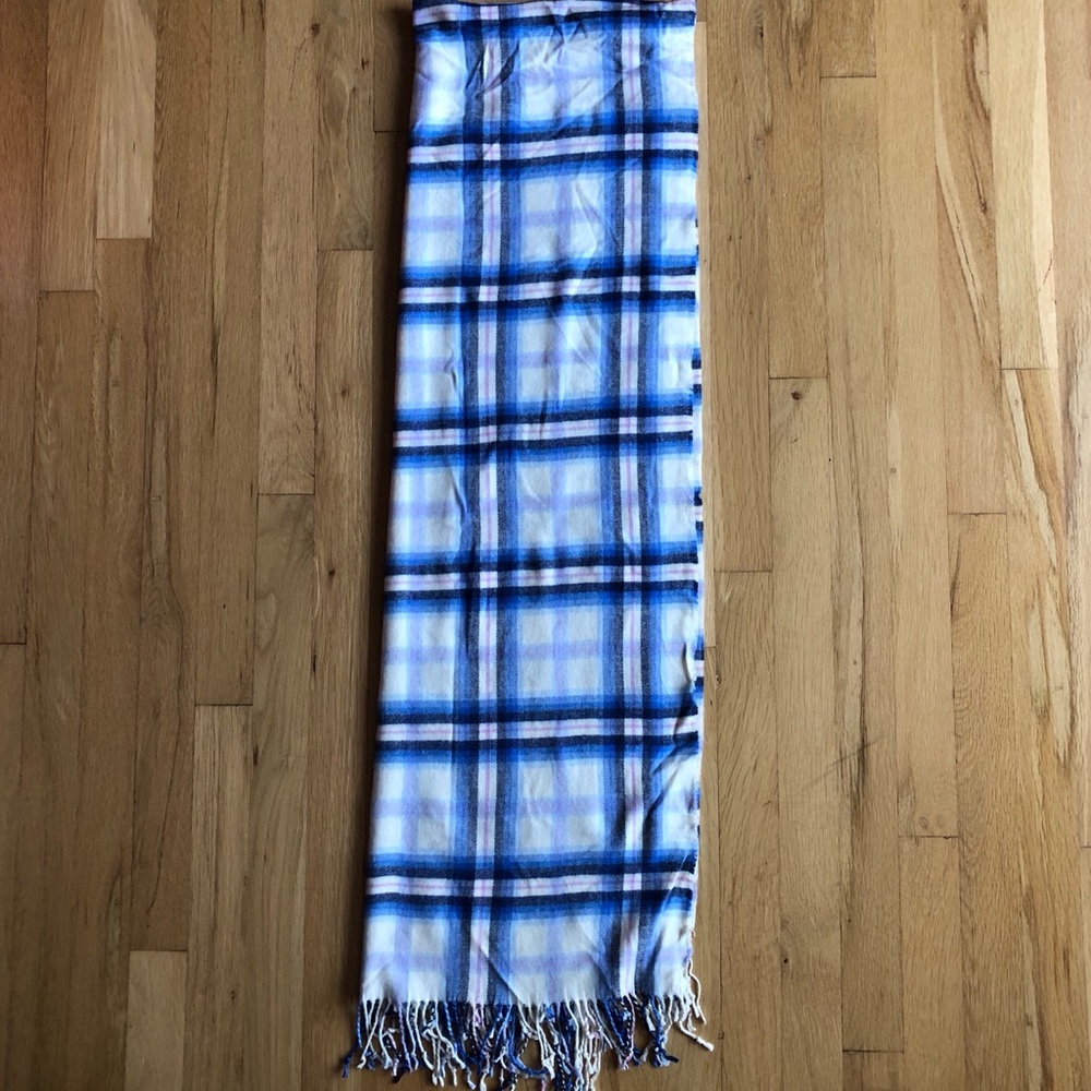 Cozy Pattern Scarf - Picture 3 of 4